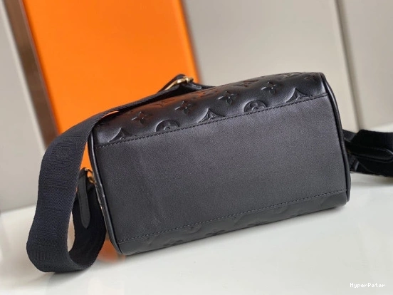 22 LOUIS VUITTON SPEEDY BANDOULIÈRE 0715